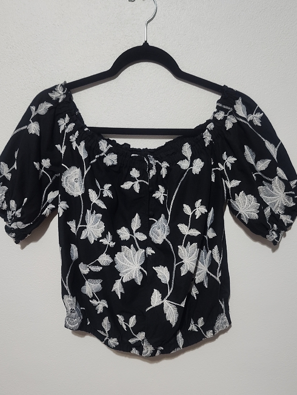 Who What Wear Embroidered Blouse ( Size S)